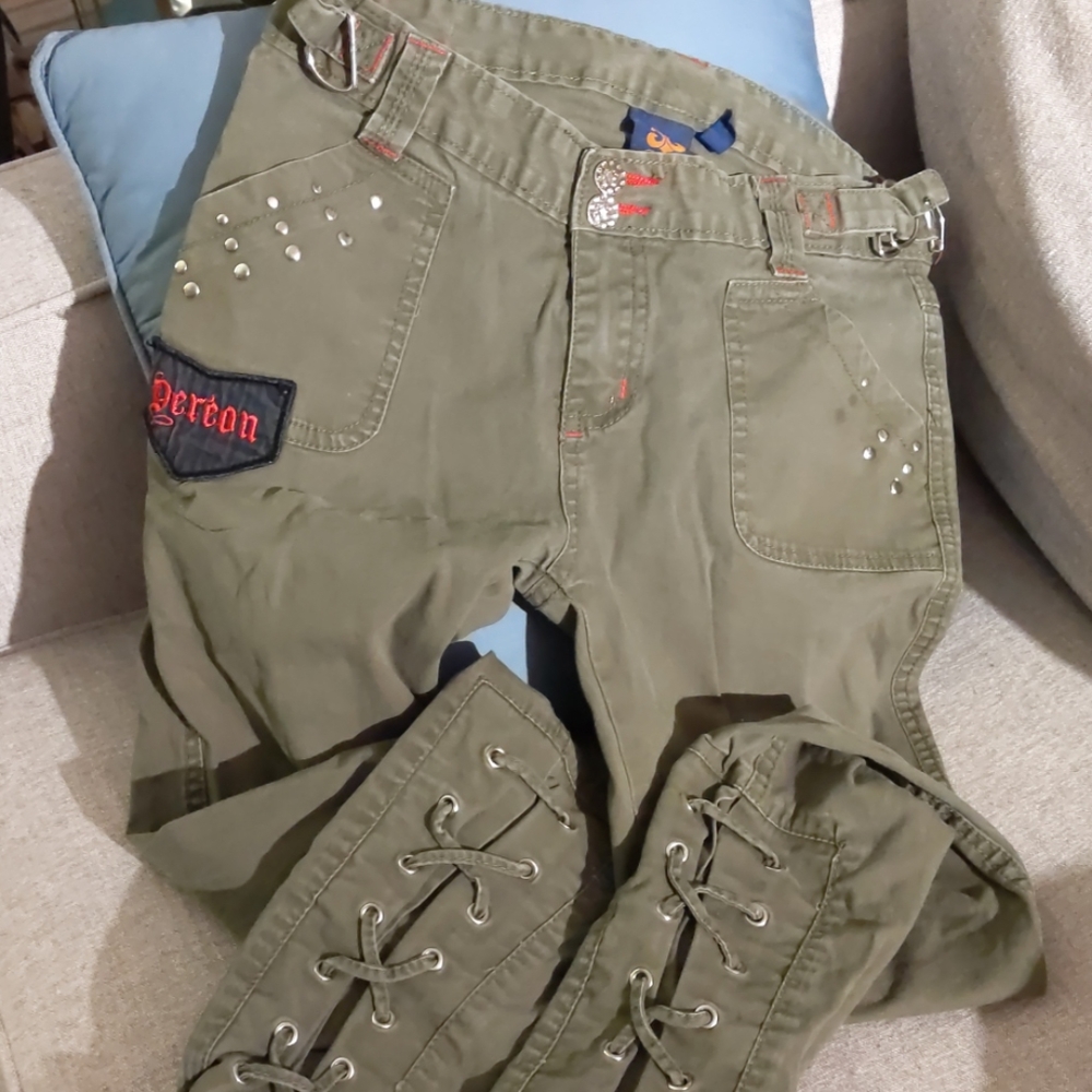 Dereon girls 14 Fleur de Lis pants with leg laces